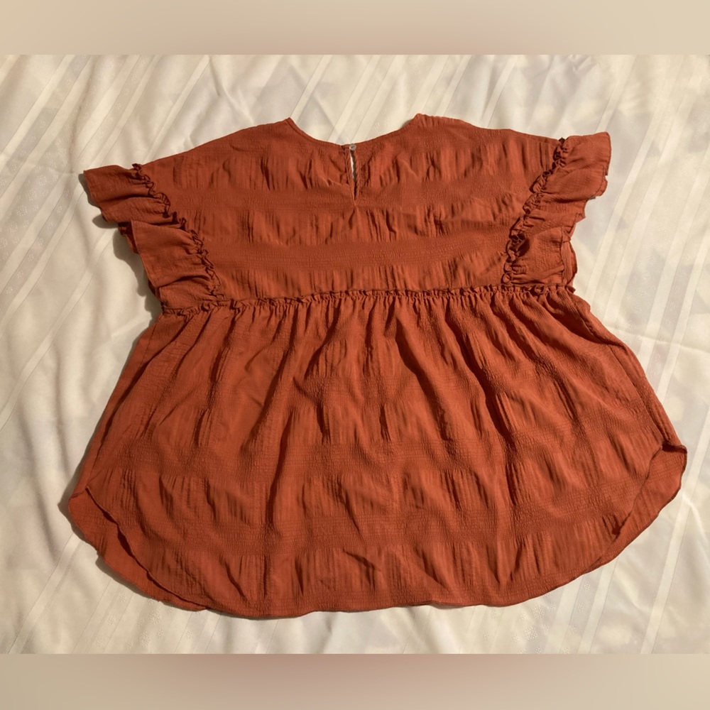 GAP Women's Rust Short-Sleeve Ruffle Blouse - Picture 2 of 5